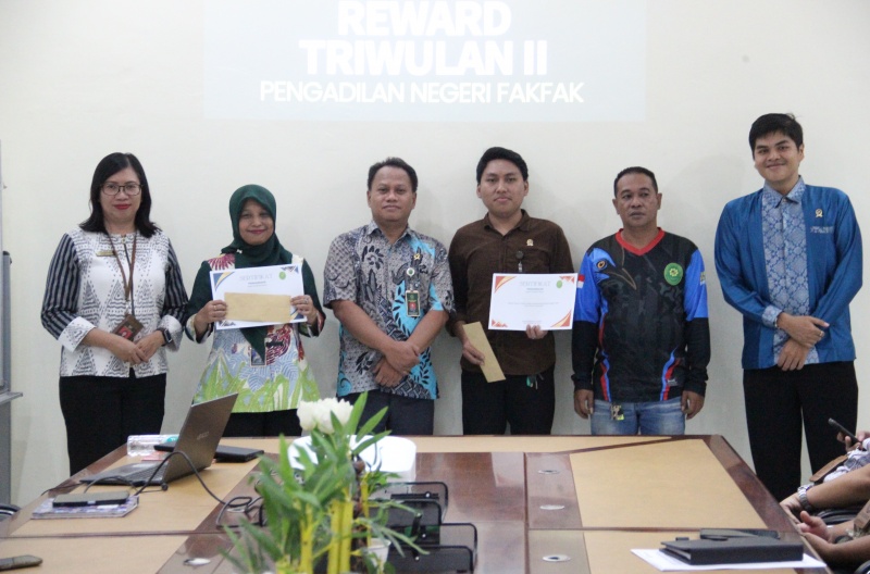 Pemberian Penghargaan Pegawai Terbaik Triwulan Ke-II Tahun 2026